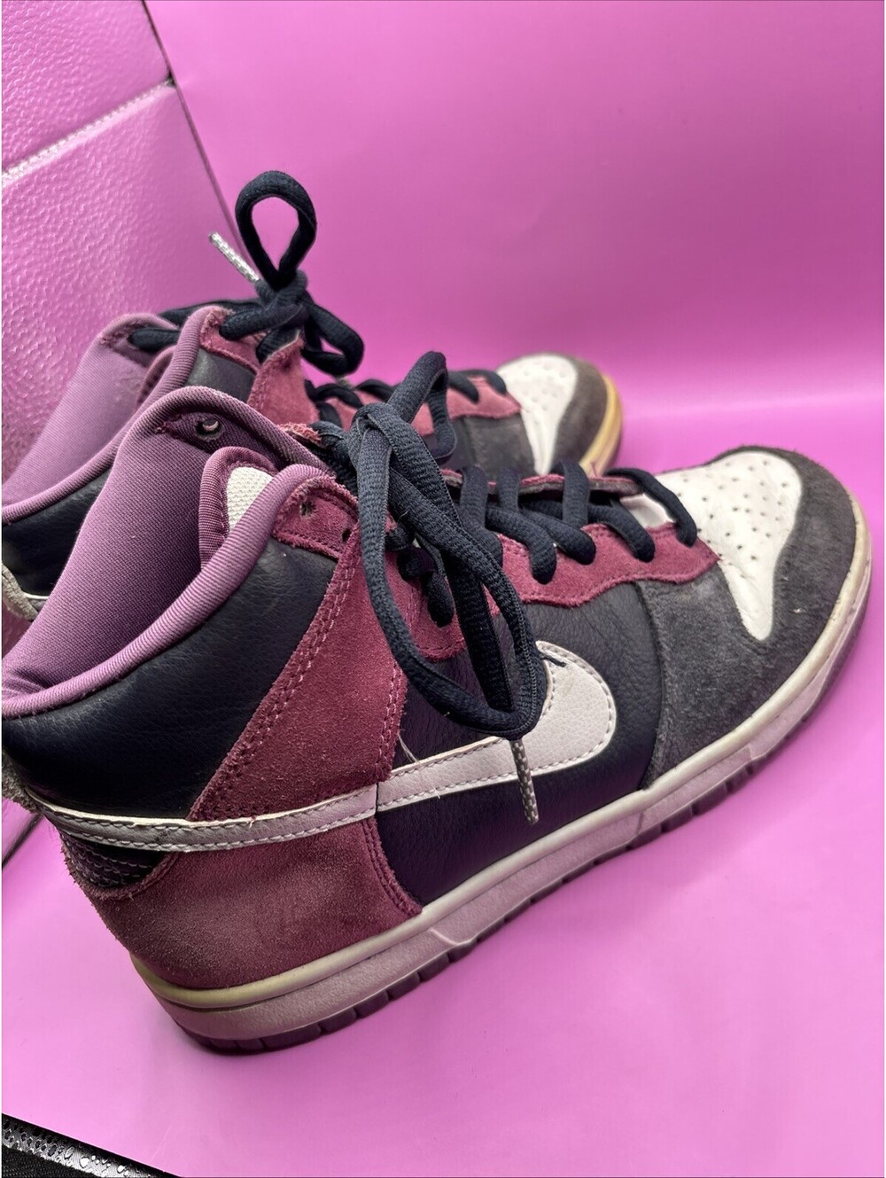 nike SB sneakers Size 6.5 Is Euro 39 Leather And Suede